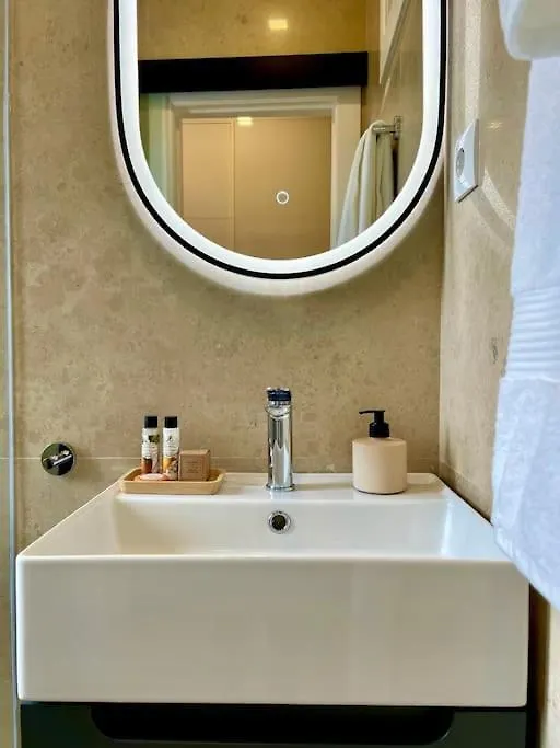 Stylish City Apartment & Sunrise From Your Sofa - Top Stay! リスボン