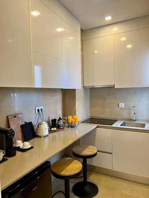 Stylish City Apartment & Sunrise From Your Sofa - Top Stay! Lisboa Portugal